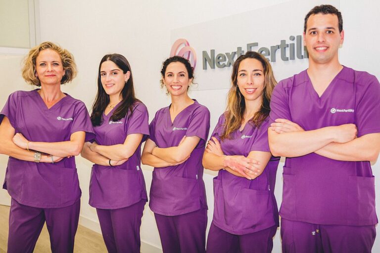 Equipo de embriólogos de la clínica de Next Fertility Sevilla